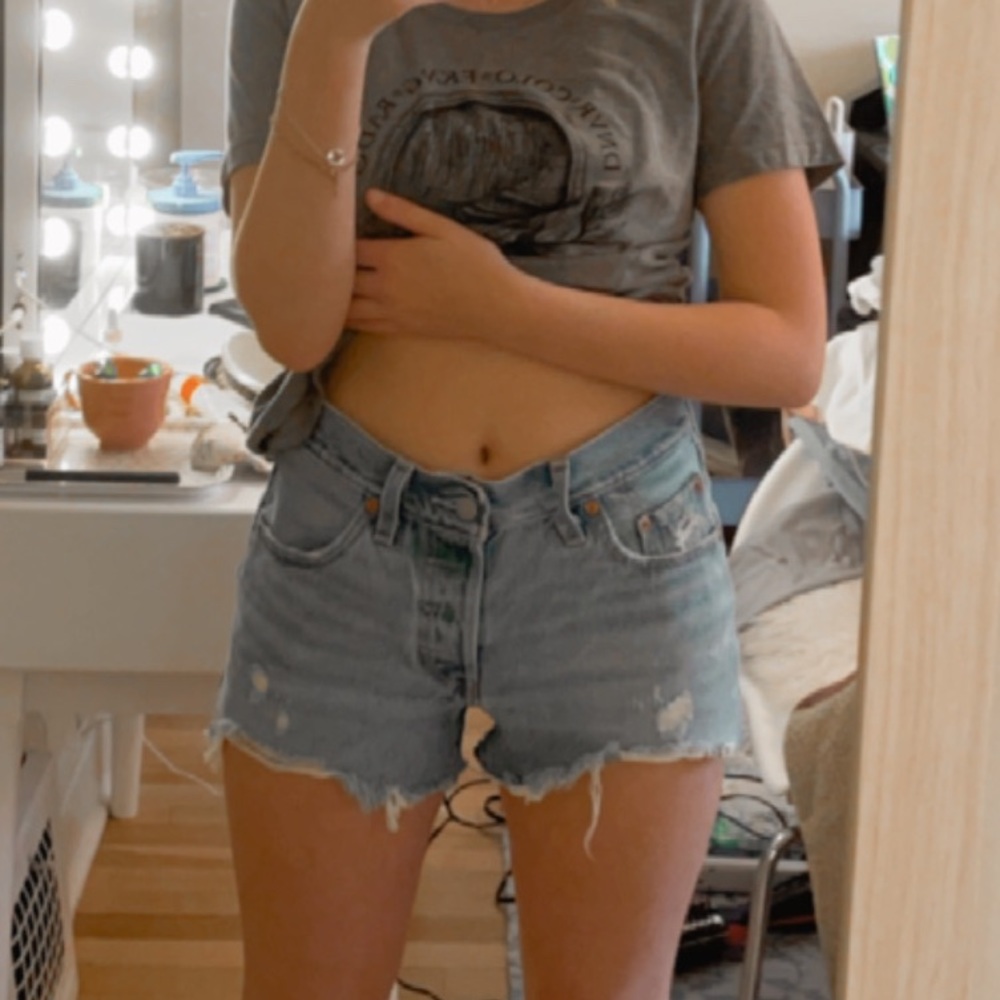 Levi’s shorts.